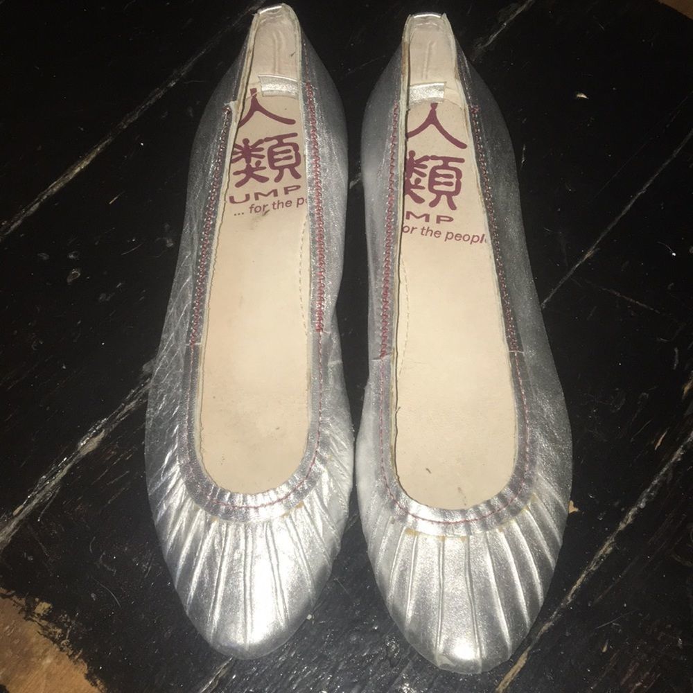 JUMP Silver leather pleated toe flats